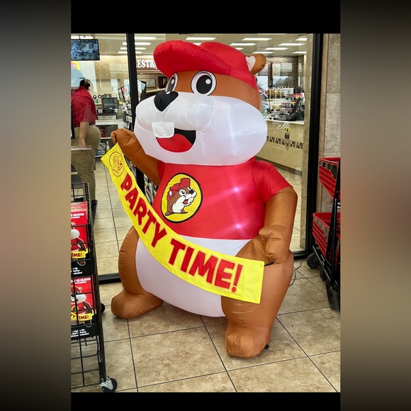 Shopping Live at Buc-ees!! 6/5 - Picture 4 of 5